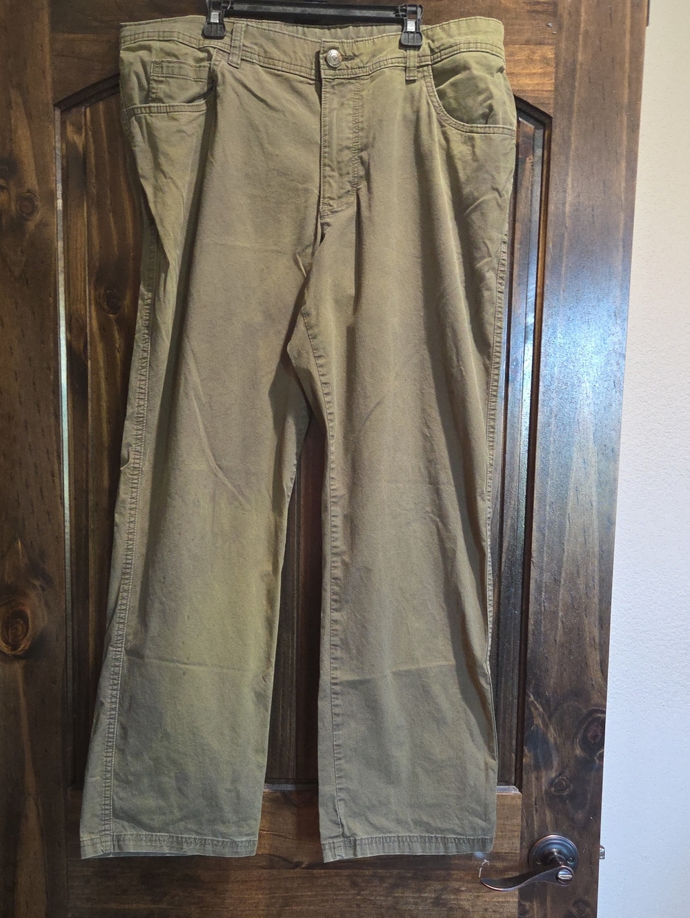 Mens ColumbiaCasual Straight-Leg Pants in Khaki-green